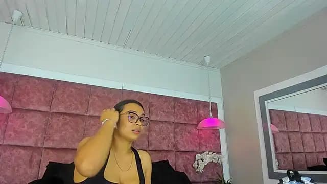 Luna_Cami4 live cam on Stripchat