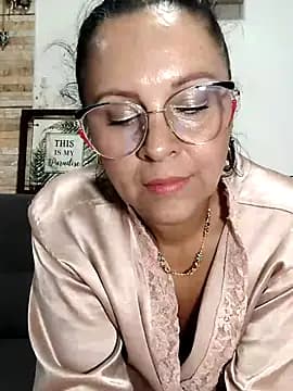 Amadamilf1980 live cam