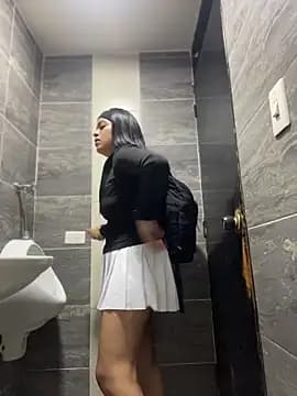 JuanitaMore01 live cam