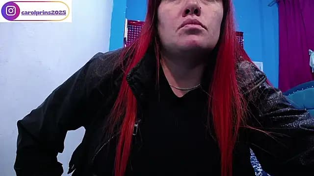 carolinhe_ live cam on Stripchat