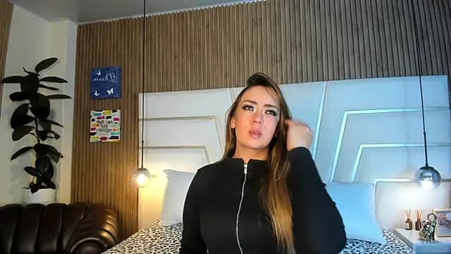 Xara_Shadow live cam on Stripchat