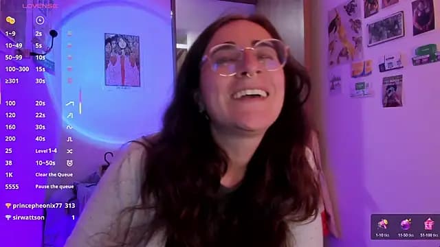 linda_giggle live cam on Stripchat