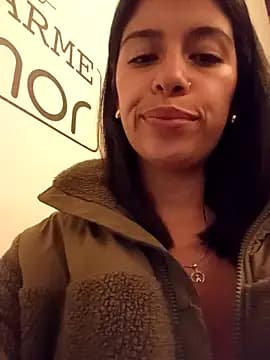 Nathaly_12 live cam on Stripchat