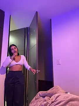 AlannaEvons live cam on Stripchat