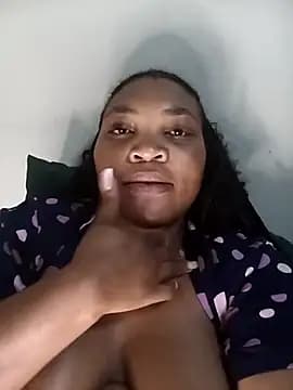 BeverlyQueen15 live cam