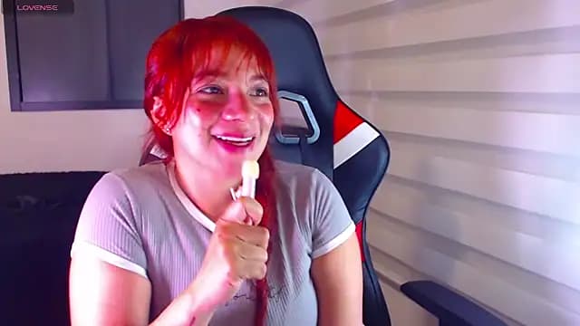 Vannessa__Shy live cam on Stripchat