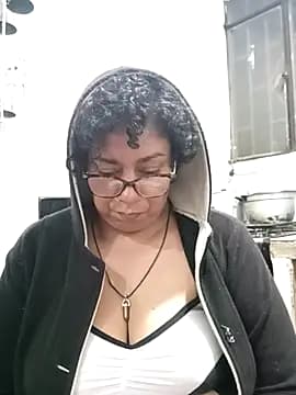 Pupi-Lanegra live cam on Stripchat