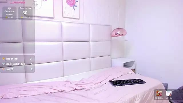 Xara_u live cam on Stripchat