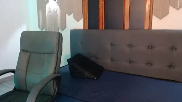 mia_coral1 live cam on Stripchat