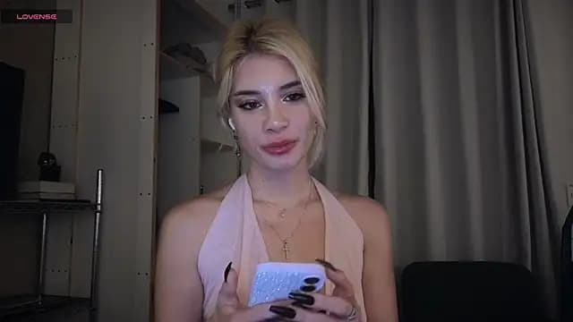 st_uirt live cam on Stripchat