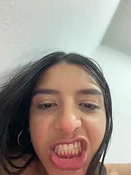 violeta365 live cam on Stripchat