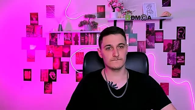 beauty_liam live cam on Stripchat