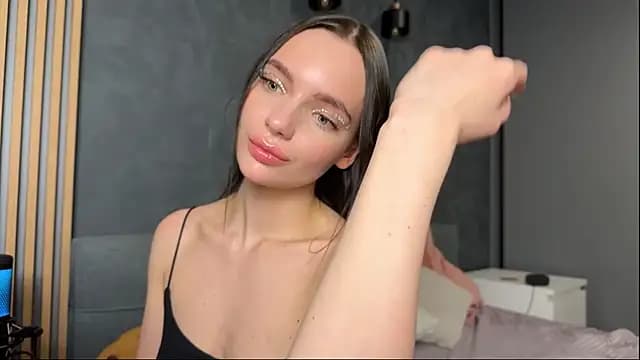 litlle_angelll live cam on Stripchat