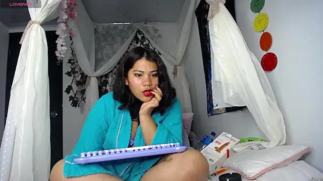 hairylatiingoddess live cam on Stripchat