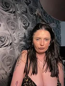 Grizzlybrizzles live cam on Stripchat