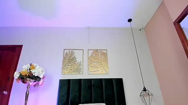 NoraDasilva live cam on Stripchat