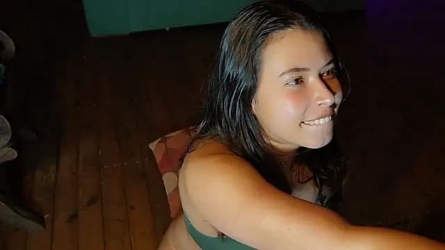 Kozzy_ live cam on Stripchat