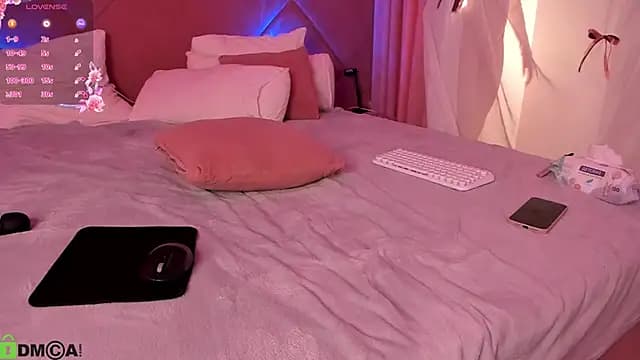 Nicole_Charm live cam on Stripchat