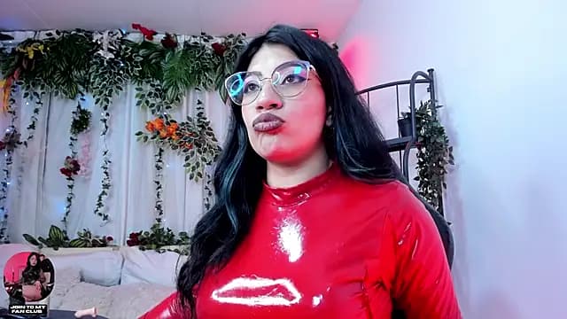 Halley_Ravenn live cam on Stripchat