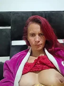 cintia_love live cam on Stripchat