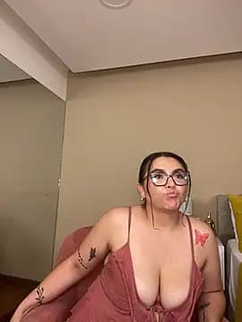 AlmaraRouge live cam