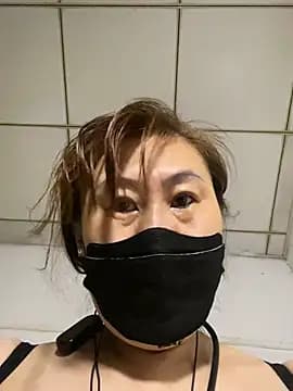 YEAG-QQ live cam on Stripchat