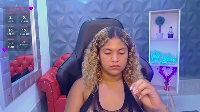 Cristal_War live cam on Stripchat