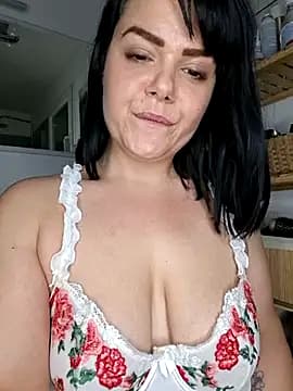 Xladycharme live cam on Stripchat