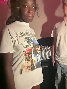 CookiesNcreaming live cam on Stripchat