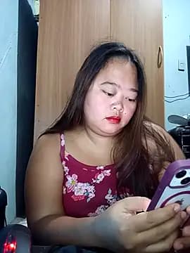 sweetbigtits19 live cam