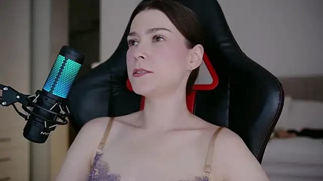 WowHelloAlice live cam