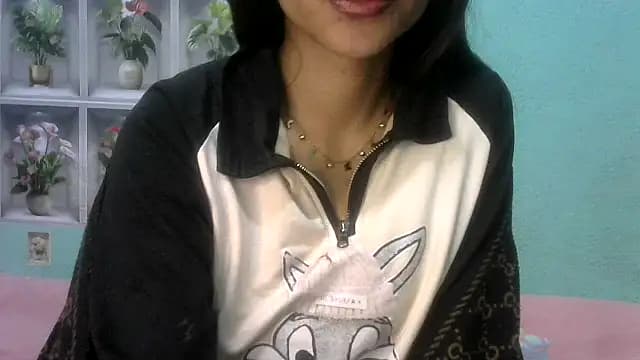 nanhi_munni live cam on Stripchat