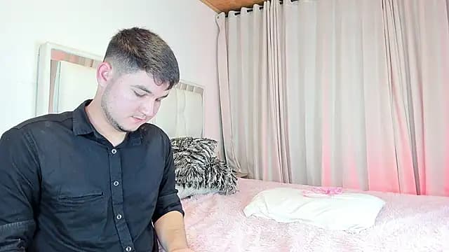 CameronyMartinn live cam on Stripchat