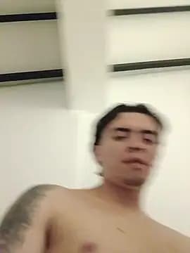 18matthew live cam on Stripchat