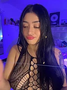 lucianaroy live cam on Stripchat