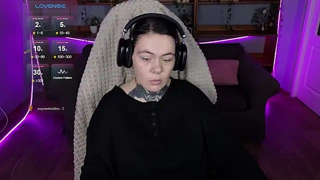 QwertyAnnie_Lbo live cam on Stripchat