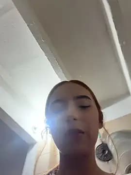 Carithooo live cam on Stripchat