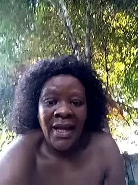 LaicyBrown76 live cam