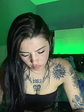 Tatii1 live cam on Stripchat