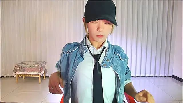 wumei-001 live cam on Stripchat
