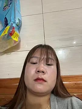 Liness101 live cam on Stripchat