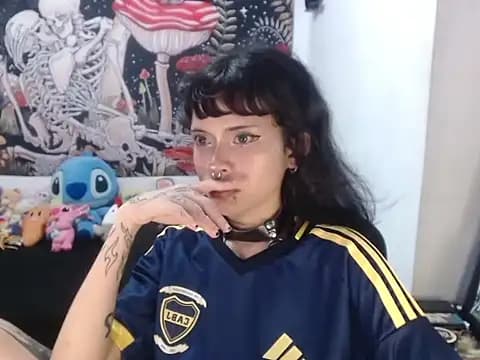 hachi_kitty live cam on Stripchat