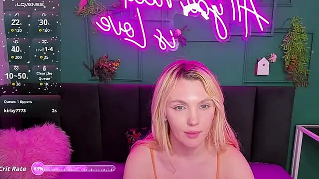 Fluffy_Monica live cam on Stripchat