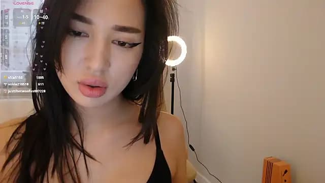 aiyumiprivate live cam on Stripchat