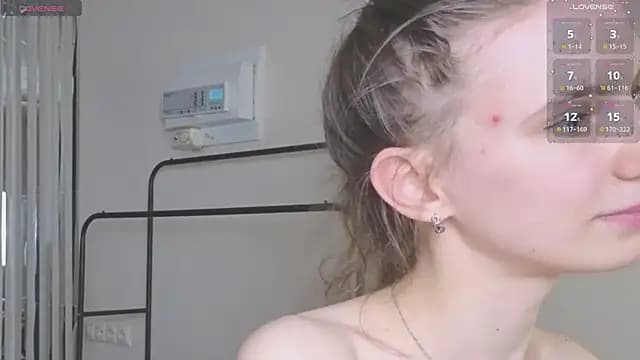 kaleriyaa_ live cam on Stripchat