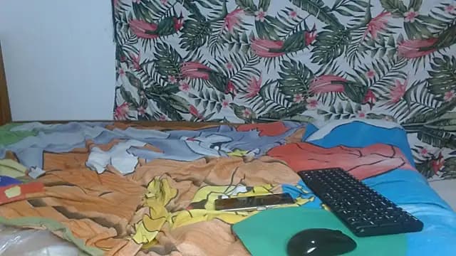 smallkarlakarla live cam on Stripchat