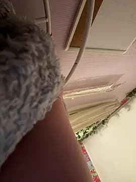 imawhorenslut19 live cam