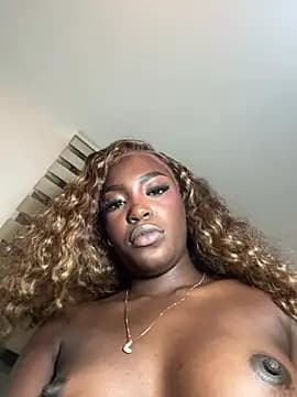 naiagilss live cam on Stripchat