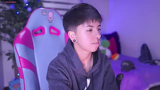 tommy_blue live cam on Stripchat