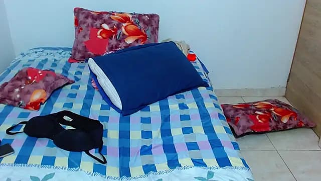 daniela_pra live cam on Stripchat